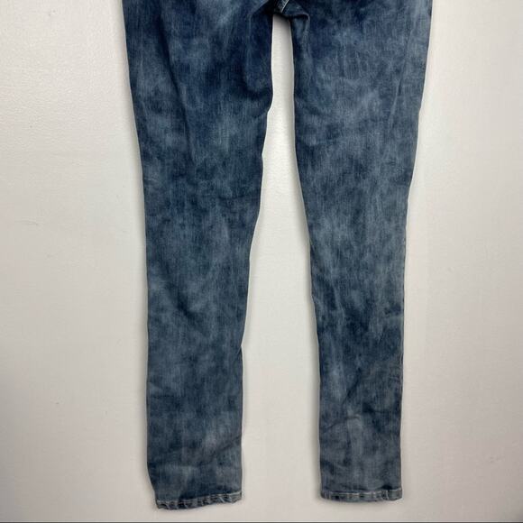 Distressed Acid Wash Jeans with Sequins Sweet Look - Picture 6 of 11